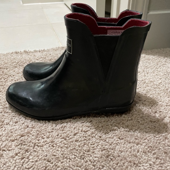 Black women's short rain boots (size 8) - Picture 2 of 4